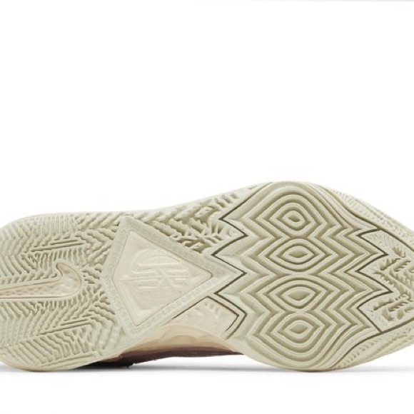 Kyrie 8 'All-Star' Women’s 11 NWT - Picture 15 of 16